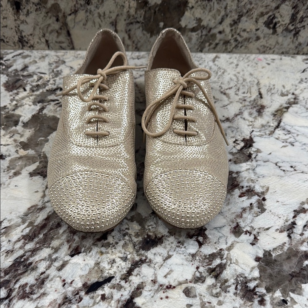 Gianni Bini Gold Metallic Lace-Up Oxford Shoes, 9.5